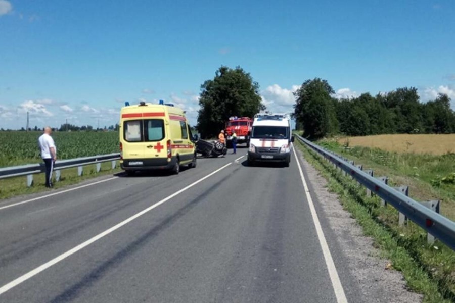 В ДТП по дороге на Большаково перевернулся автомобиль, привлекались спасатели (фото)