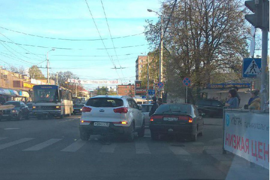 Из-за ДТП в центре Калининграда образовалась серьезная пробка (фото)