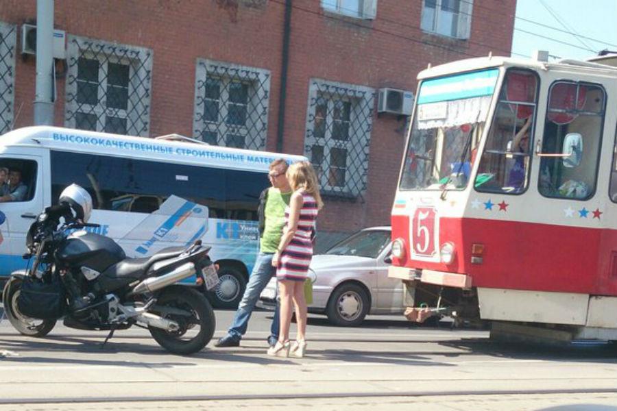 В центре Калининграда из-за ДТП образовалась пробка из трамваев (фото)