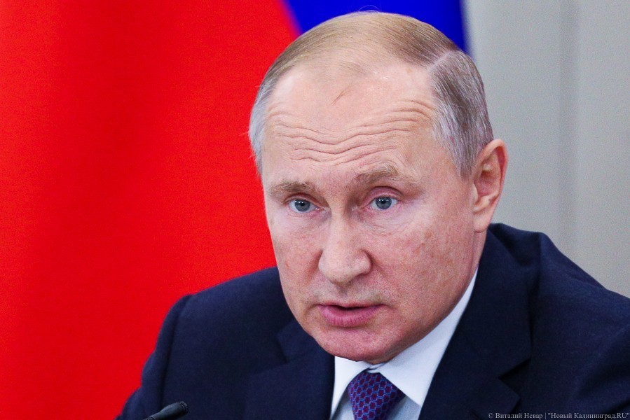 Путин поручил властям рассчитать потребность в дополнительных местах в школах