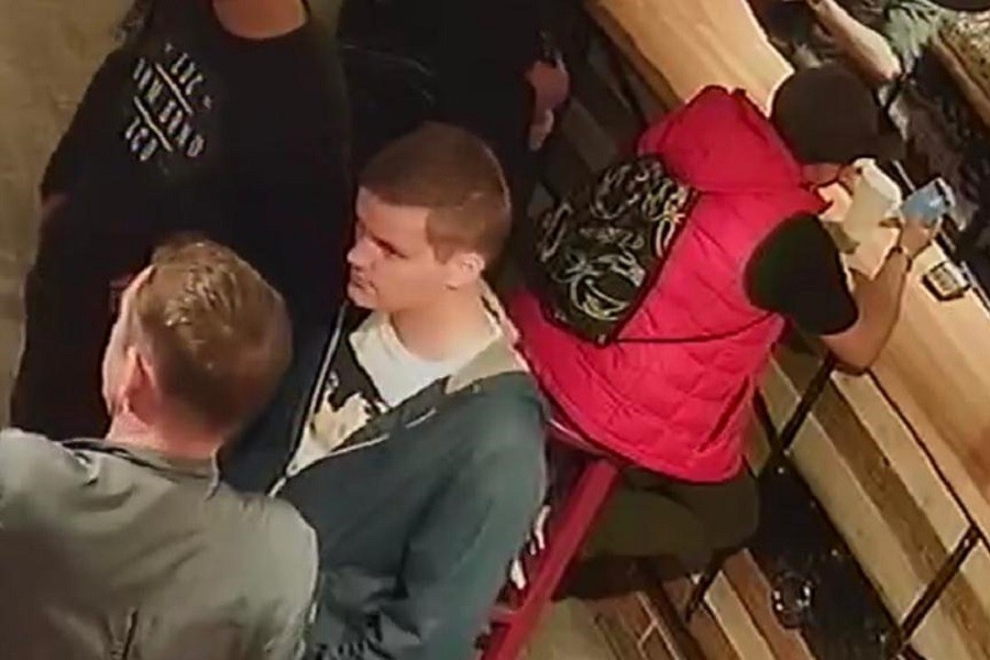 В Калининграде ищут подозреваемого в краже банковской карты (фото)