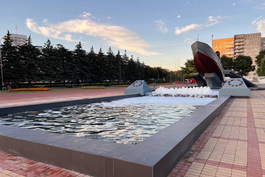 Катер снова на плаву: у памятника «Морякам-балтийцам» установили фонтан (фото)