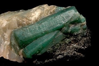 «Ростех» решил вывести из состава Янтарного комбината месторождение изумрудов на Урале