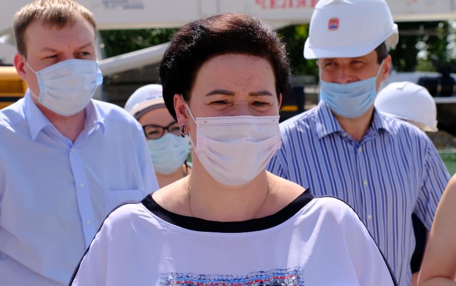 «Вы очень гуманны»: Дятлова призвала подрядчика нового детсада работать больше