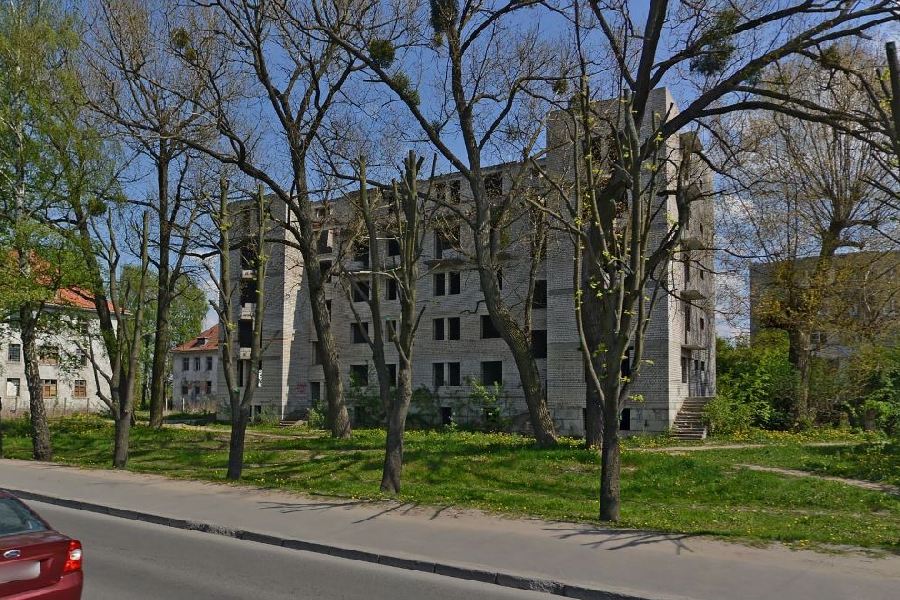 Алиханов о проблемном доме на Невского: дети со всей округи играют в этом недострое