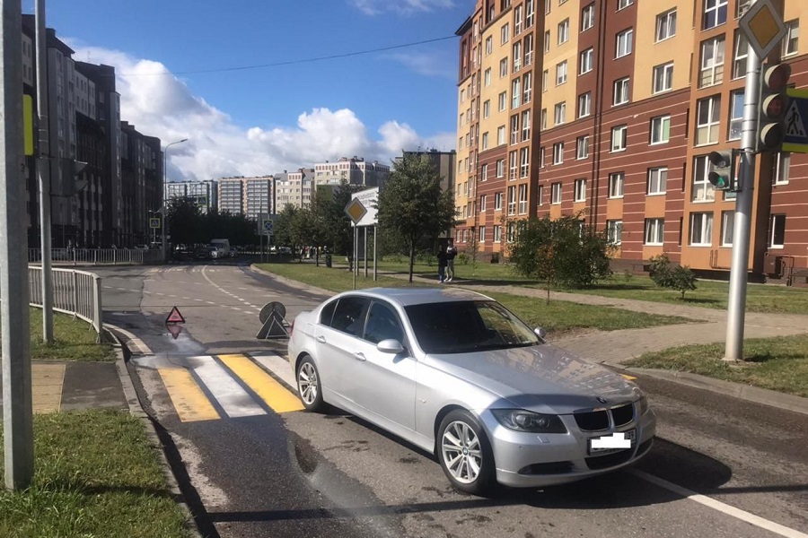 На ул. Артиллерийской водитель «БМВ» сбил 10-летнюю школьницу (фото)