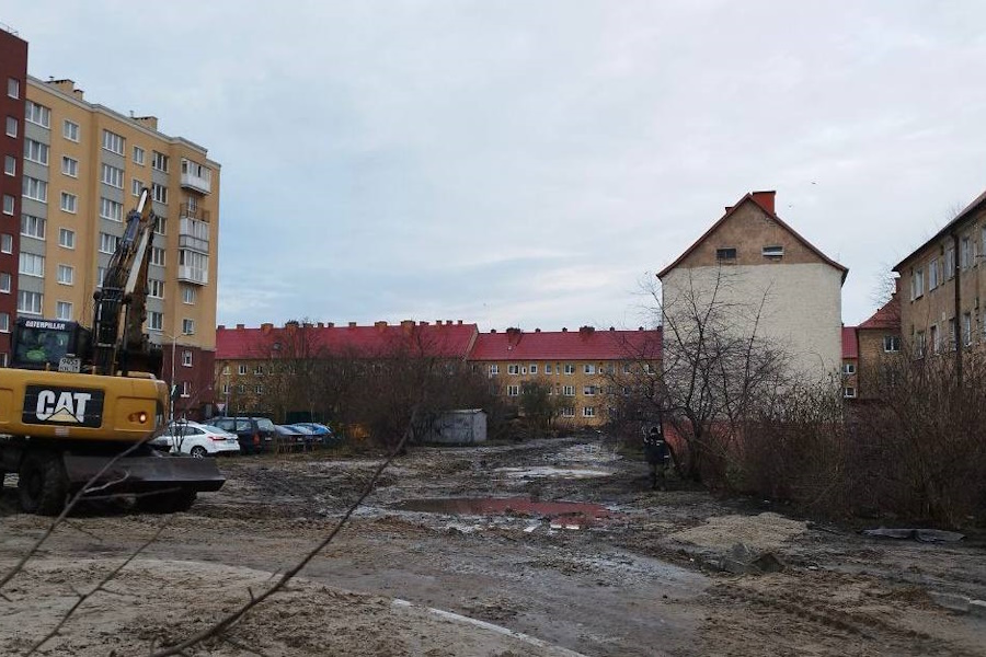 Прокуратура проводит проверку после падения ребенка в траншею теплотрассы (фото)