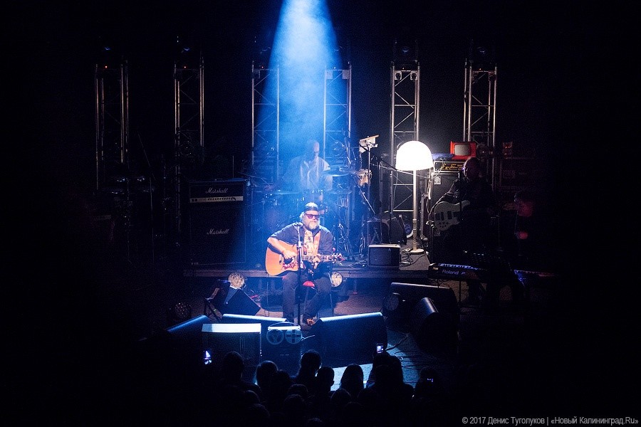 Сказки про тесноту: как «Аквариум» выступил в клубе «Вагонка»