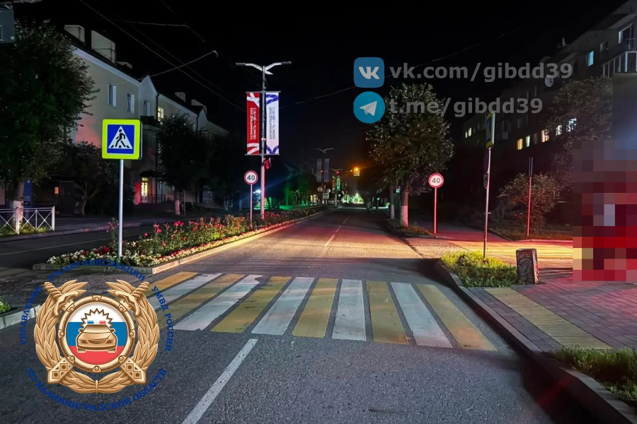 В Светлом подросток на кроссовом мотоцикле сбил двух пешеходов на «зебре»