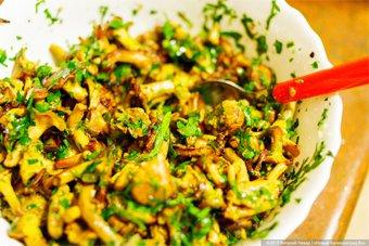 «Эй, шеф, еще один салат!»: Алексей Бейербах на «Открытой кухне» у Олега Скворцова