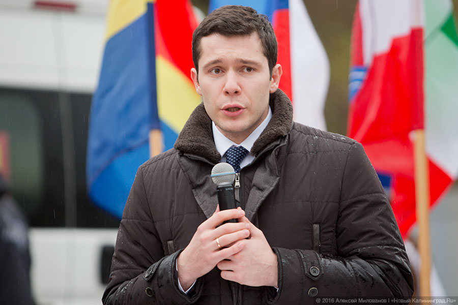 Алиханов не знает по фамилиям своих советников, получающих зарплату из бюджета