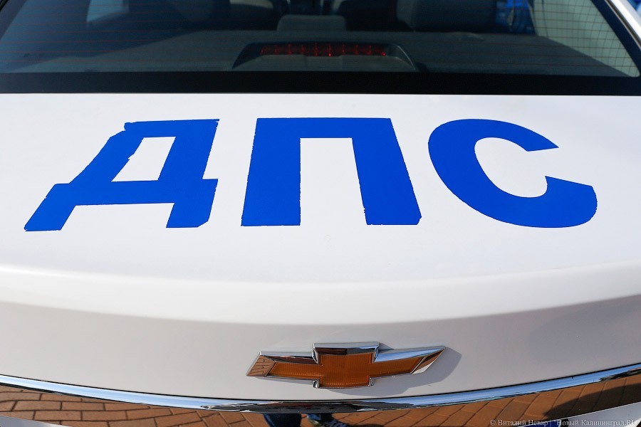 В Калининграде полицейские потушили вспыхнувший автомобиль 