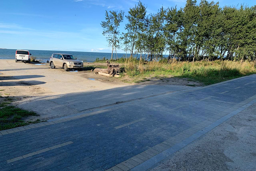 Очевидец: калининградских рыбаков вынуждают нарушать ПДД при подъезде к слипу в Куликово (фото)