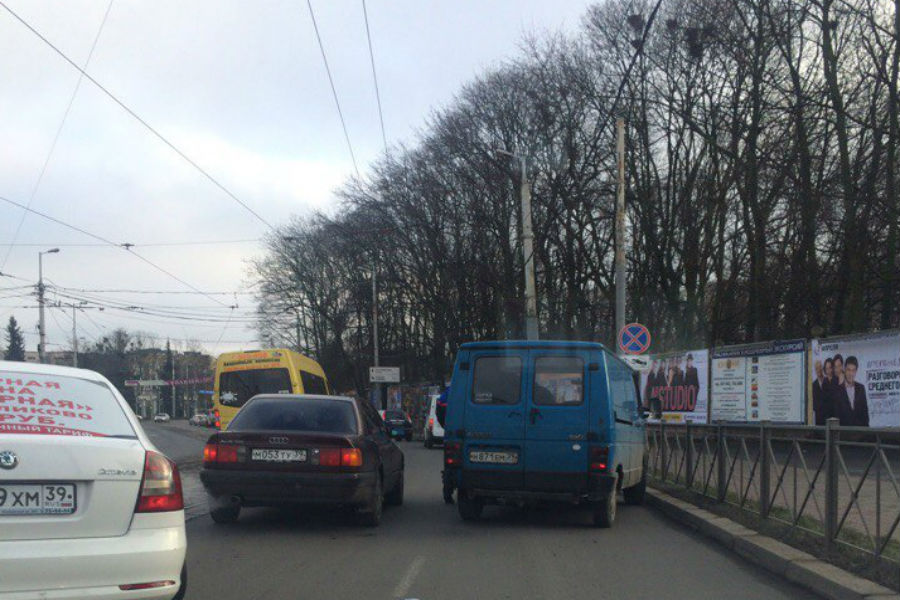 Движение в районе стадиона «Балтика» затруднено из-за аварии (фото)