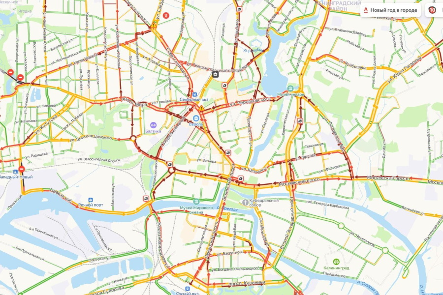 Снегопад в Калининграде: в середине дня город «встал» в 10-балльных пробках