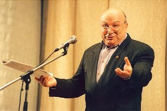 «Я пошутил!»: репортаж с концерта Михаила Жванецкого