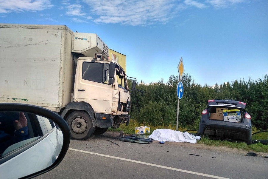 На Окружной произошло смертельное ДТП с участием грузовика и легковушки (фото) (видео)