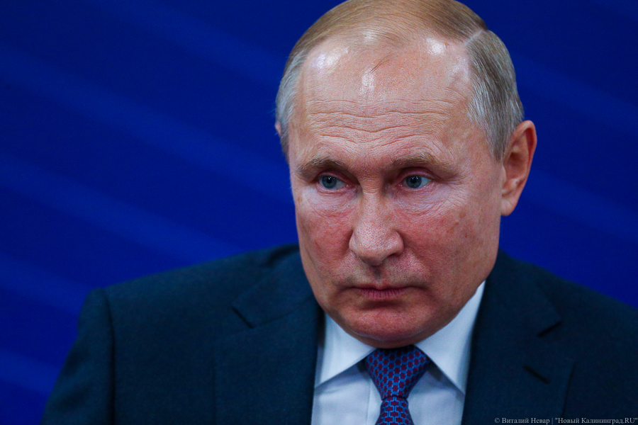 Путин постановил проиндексировать зарплаты чиновников