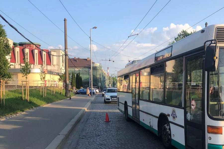 В калининградском автобусе упала и получила травмы пассажирка (фото)