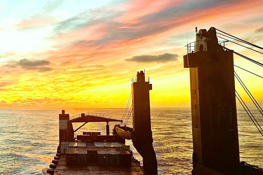 В Средиземном море затонул сухогруз Ursa Major из-за взрыва в машинном отделении