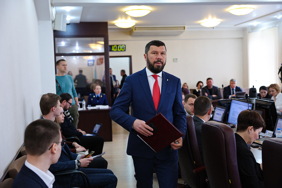 «Как с Лениным со мной прощаетесь»: как Евгений Любивый покинул пост главы города (фото)