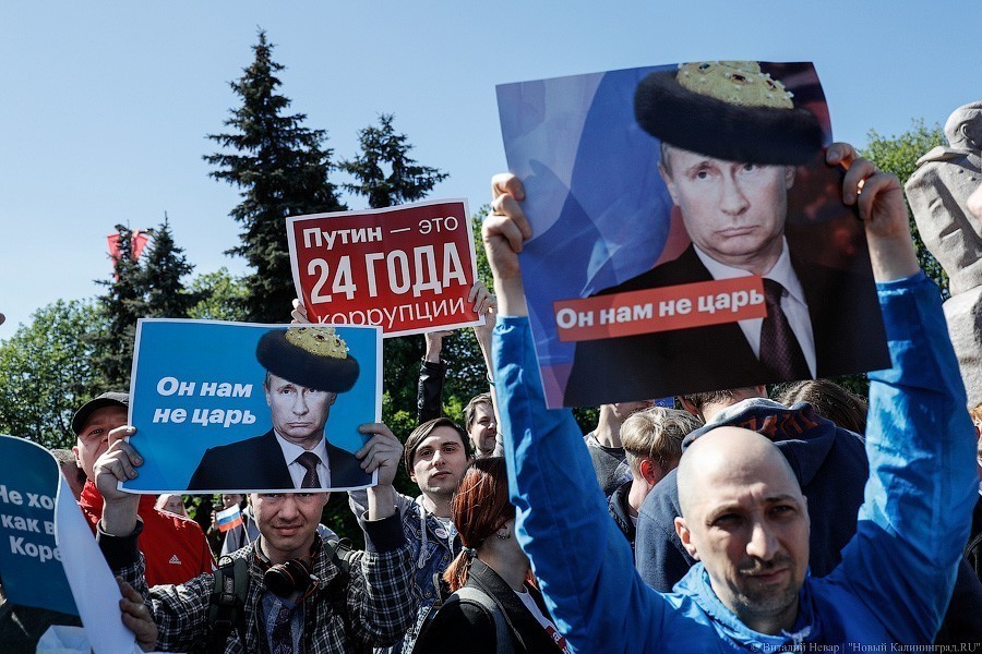 Задержанный после акции «Он нам не царь» калининградец засудил МВД