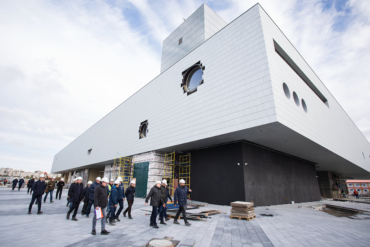 Генподрядчик назвал логистику основной проблемой при строительстве кластера на Острове