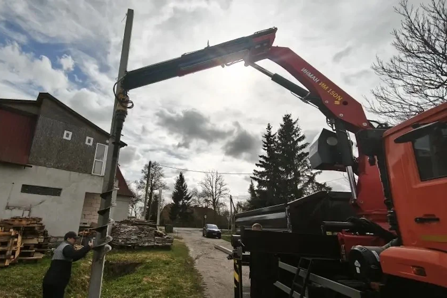 В Багратионовском районе погиб рабочий во время установки фонарных столбов (фото)