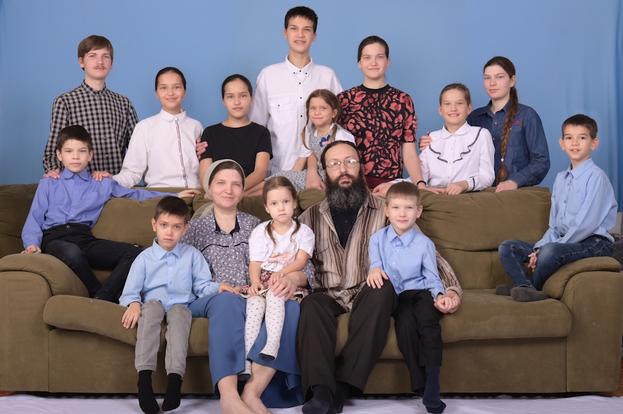 «Обещанного ждите»: как власти области «помогают» многодетной семье с 13 детьми