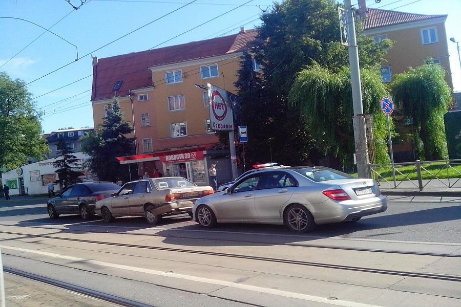 На Советском проспекте столкнулись три автомобиля (фото)