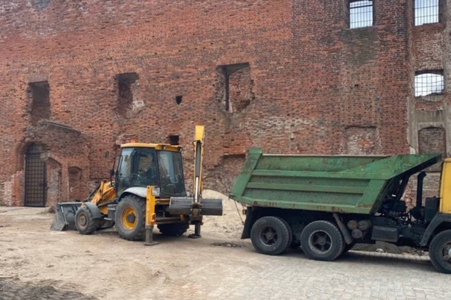 Прокуратура: при благоустройстве территории у замка Рагнит допущены нарушения