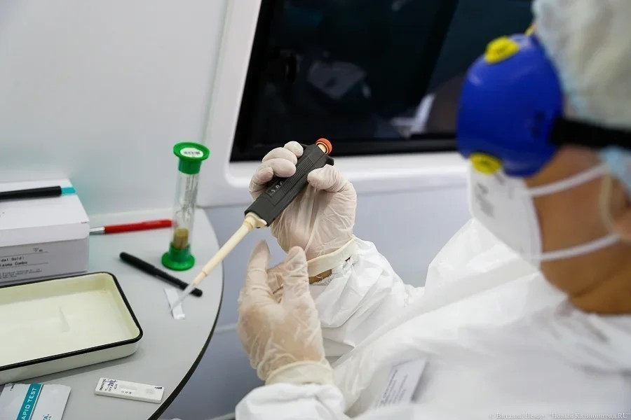 Испытания вакцины от COVID-19 в России хотят провести на военных-добровольцах