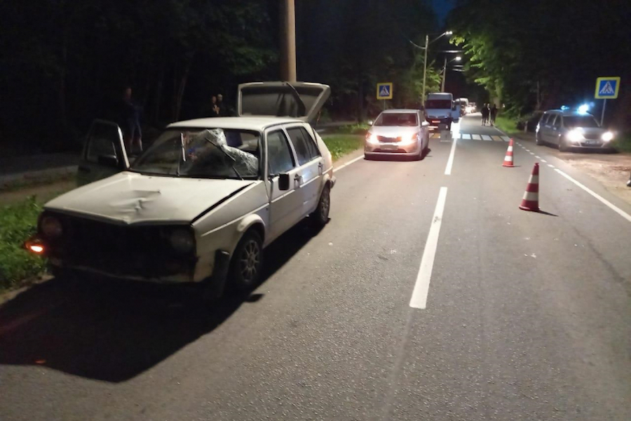 В Светлогорске «Фольксваген» сбил мужчину и 13-летнюю девочку (видео)