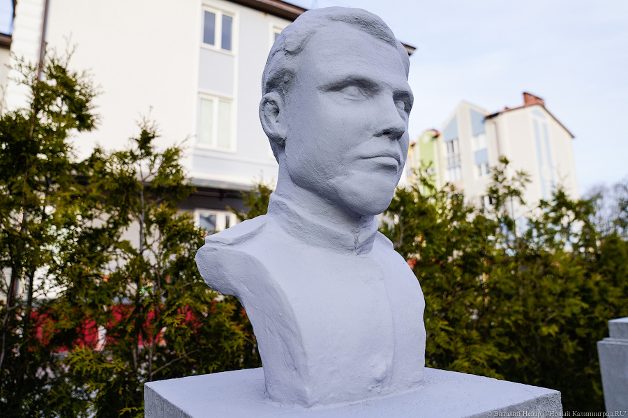 Горвласти: бюсты на Аллею героев в Чкаловске вернулись временно, их опять переделают