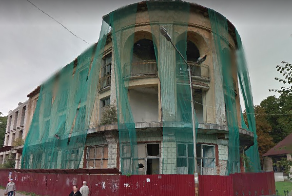 Найден проектировщик для реконструкции заброшенного здания в центре Зеленоградска