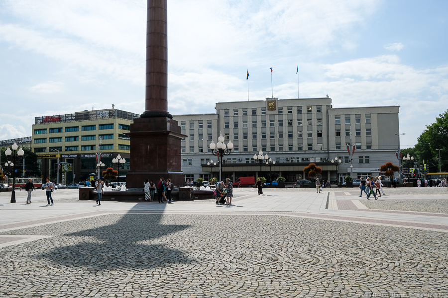 На замену урн и парковочных столбов на площади Победы выделяют 2,3 млн рублей