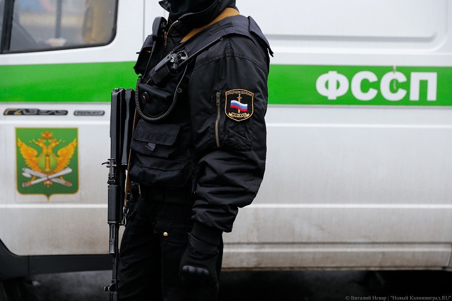 В Полесском районе пристав незаконно снял арест с имущества на сумму более 17 млн