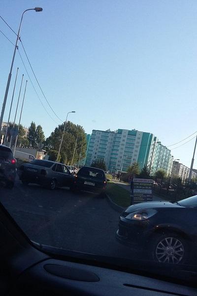 На ул. Автомобильная в Калининграде образовалась пробка из-за ДТП (фото)
