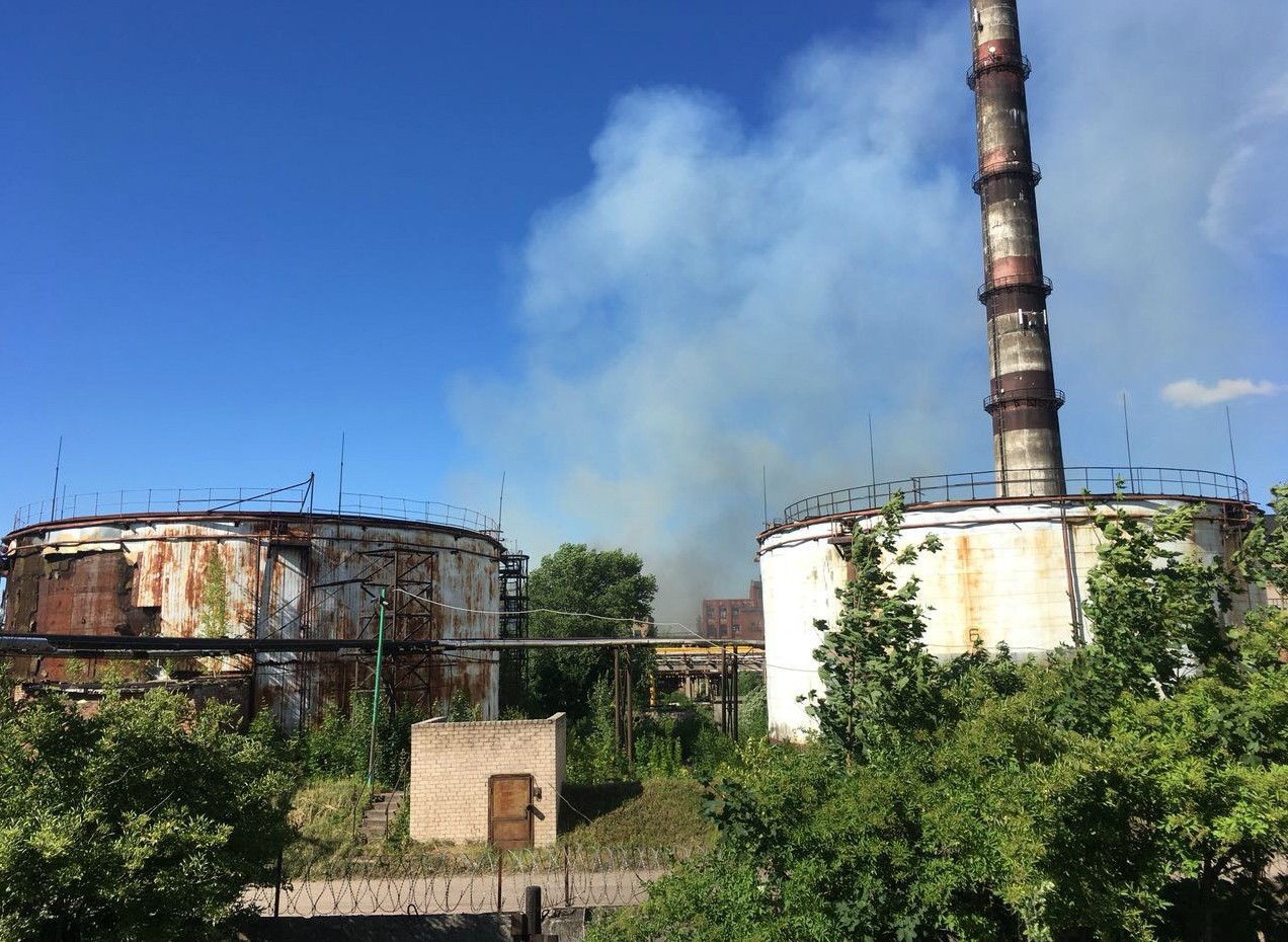 Тушить склады в Советске отправились вертолет МЧС и пожарный поезд