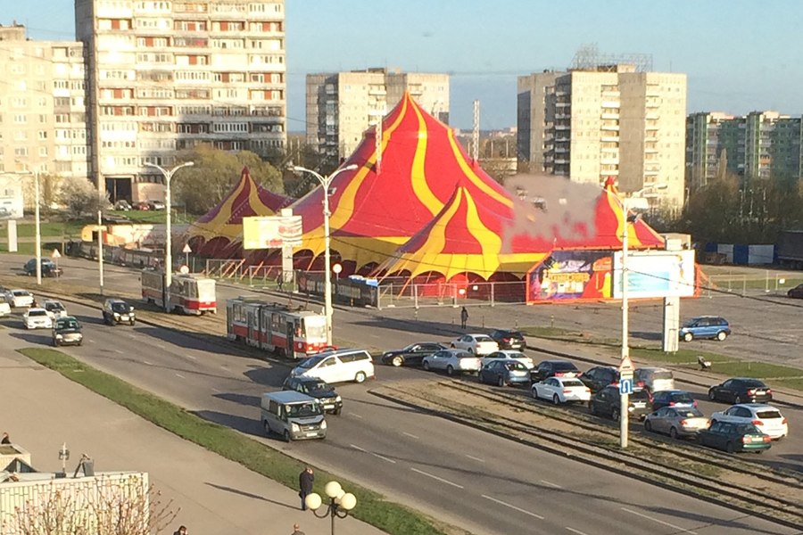 В центре Калининграда столкнулись две иномарки, образовалась пробка (фото)