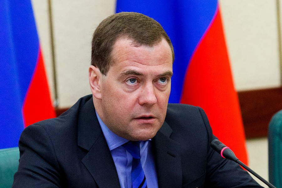 Медведев поручил выплачивать госкомпаниям дивиденды в размере 50% от прибыли