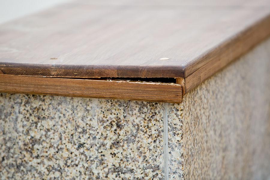 На набережной Трибуца решено заменить лавки и встроенные фонари