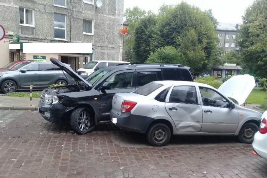 На ул. Кирова произошло тройное ДТП, есть пострадавший