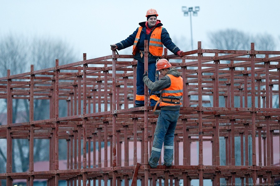 Строители жалуются на чрезмерную загрузку парома «Усть-Луга — Балтийск»