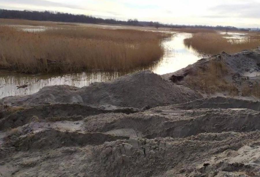 Штормовой ветер засыпал песком устье реки Алейки возле Зеленоградска