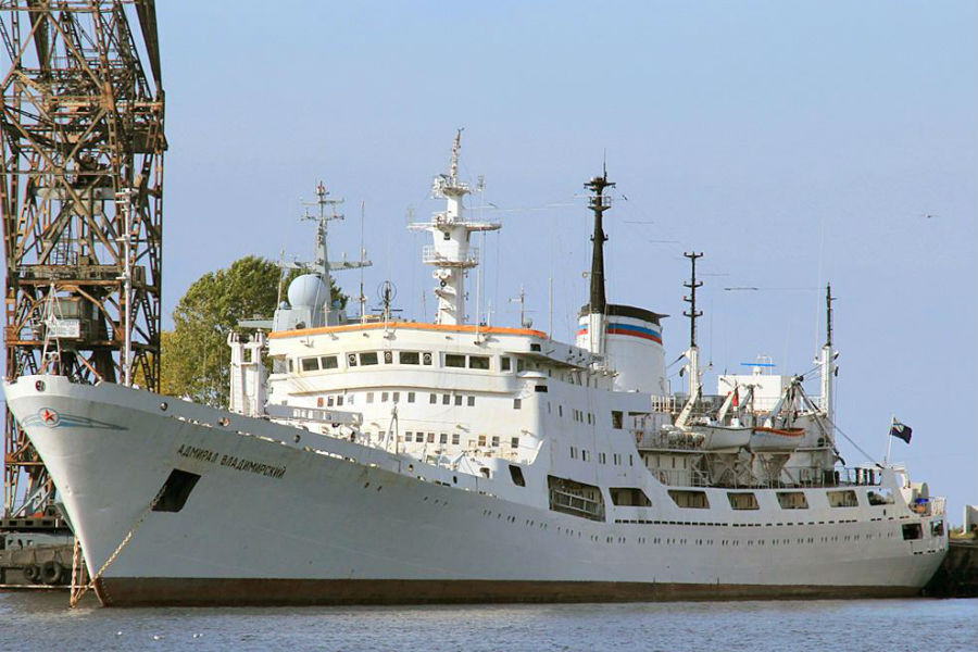Судно Балтфлота завершило сопровождение парусника «Надежда» в Аденском заливе