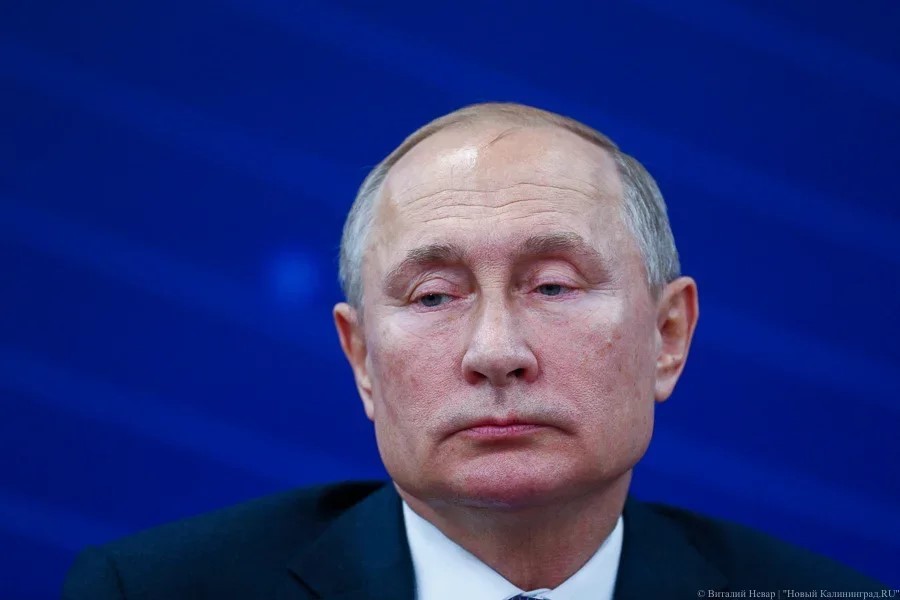 Опрос: мнения россиян об обнулении президентских сроков Путина разделились поровну