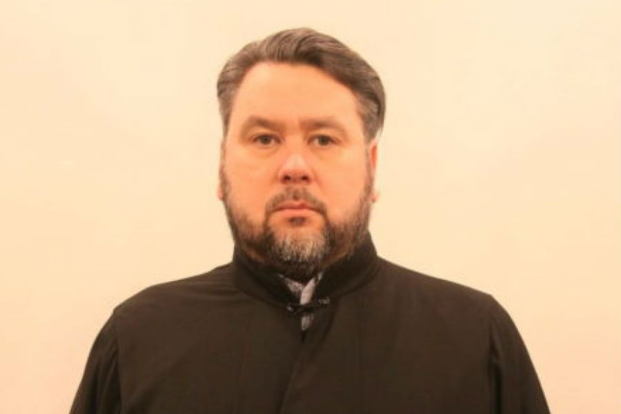 Священник стал директором школы в Калининградской области