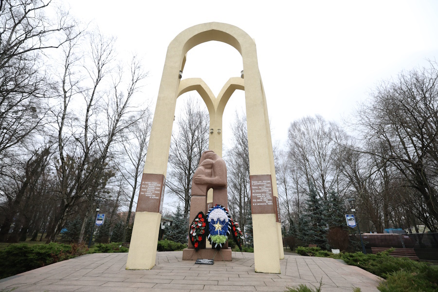 Память на птичьих правах: почему у мемориалов в «Юности» вырос Монстроград