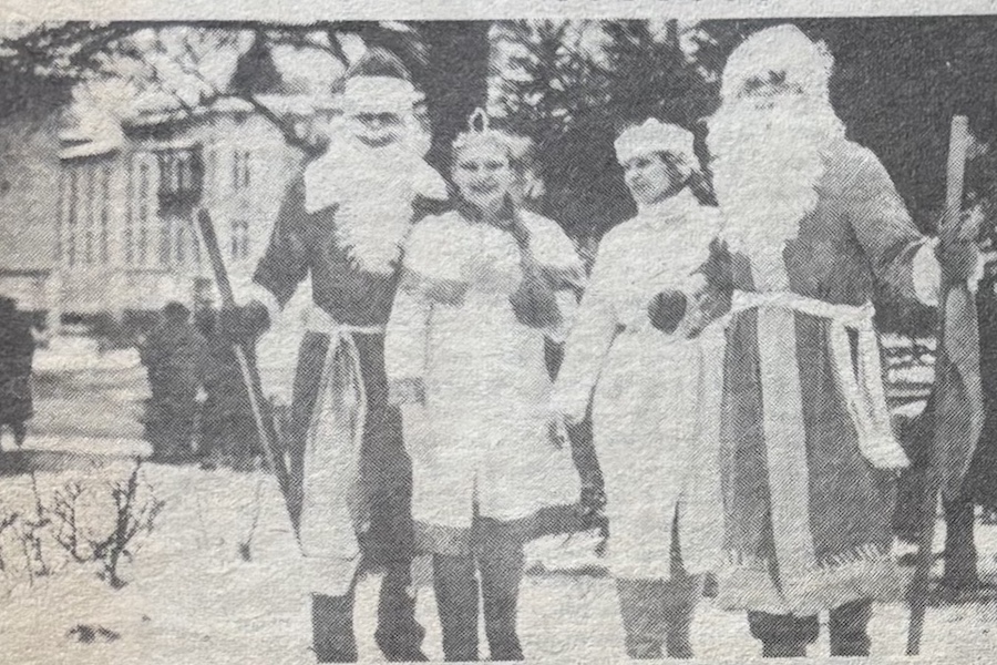 Снегурочки из райкома и швейцар-дебошир: о чём писали газеты 35 лет назад